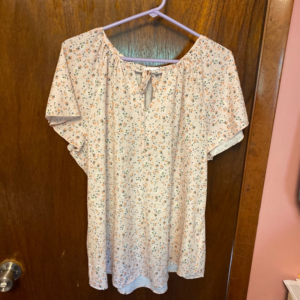 Elegant Floral Blouse in Cream
